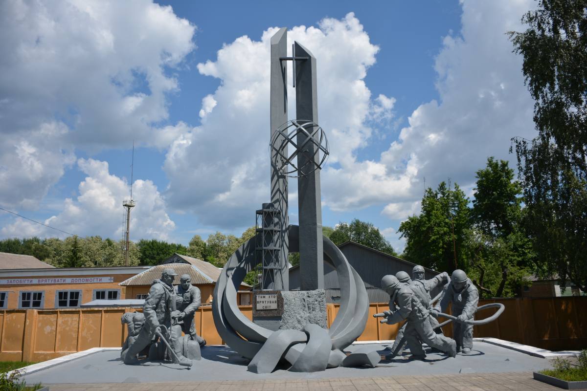 Monument aux liquidateurs de Tchernobyl rendant hommage aux pompiers et intervenants de 1986