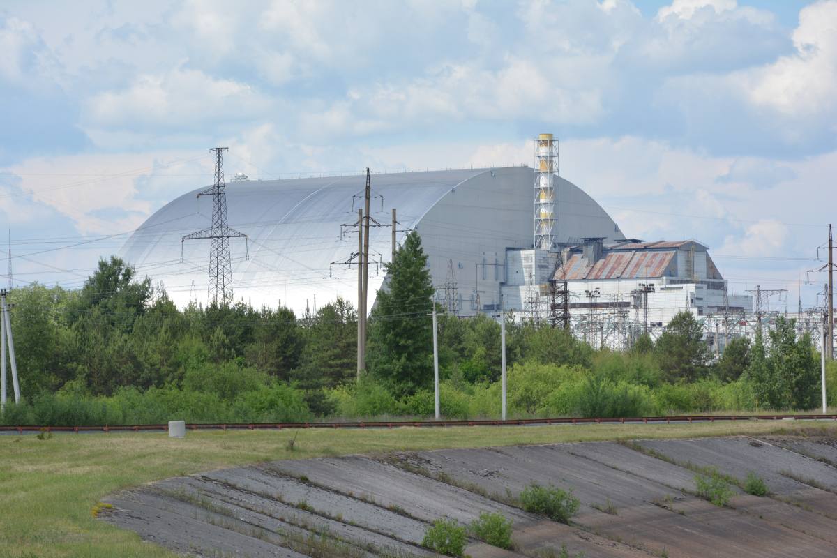 Centrale nucléaire de Tchernobyl avec l’arche de confinement du réacteur n°4 en Ukraine